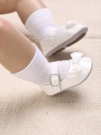 Baby-Lackschuhe, weiße Schleife, Eleganz, Komfort, Sicherheit, hochwertige Materialien, zart lackiert, einzigartiges Design, natürliche Entwicklung, gesundes Wachstum, besondere Erinnerungen