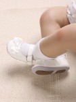 Baby-Lackschuhe, weiße Schleife, Eleganz, Komfort, Sicherheit, hochwertige Materialien, zart lackiert, einzigartiges Design, natürliche Entwicklung, gesundes Wachstum, besondere Erinnerungen