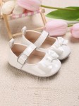Baby-Lackschuhe, weiße Schleife, Eleganz, Komfort, Sicherheit, hochwertige Materialien, zart lackiert, einzigartiges Design, natürliche Entwicklung, gesundes Wachstum, besondere Erinnerungen