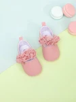 Rosa Babyschuhe, kleine Blumen, zarte Babyschuhe, elegante Babyschuhe, hochwertige Babyschuhe, Babyschuhe für Mädchen, komfortable Babyschuhe, sichere Babyschuhe
