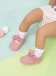 Rosa Babyschuhe, kleine Blumen, zarte Babyschuhe, elegante Babyschuhe, hochwertige Babyschuhe, Babyschuhe für Mädchen, komfortable Babyschuhe, sichere Babyschuhe