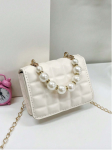 Mädchen-Tasche, Perlenzauber, elegante Kindertasche, gesteppte Tasche, Perlen-Accessoire, Mädchen-Mode, klassische Kindertasche, sichere Kindertasche, Mädchen-Geschenk, festliche Tasche für Mädchen