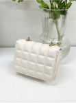Mädchen-Tasche, Perlenzauber, elegante Kindertasche, gesteppte Tasche, Perlen-Accessoire, Mädchen-Mode, klassische Kindertasche, sichere Kindertasche, Mädchen-Geschenk, festliche Tasche für Mädchen