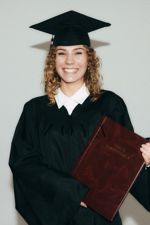 Absolvententalar, Doktorhut, Abschlusskleidung, Talare für Absolventen, Abschlussfeier Outfit, akademische Kleidung, Schulabschluss Talar, Universitätsabschluss, Absolventenkleidung, feierlicher Talar