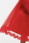 Detailansicht Spitzenoberteil und Samtschleife am Rücken – Kayra Kleid Rot