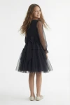Schwarzes Holly Festkleid - Styling-Inspiration