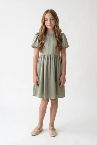 Sia – festliches Mädchenkleid in Salbeigrün mit Puffärmeln und Schleifen