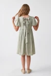 Festliches Mädchenkleid Sia in Salbeigrün mit Puffärmeln