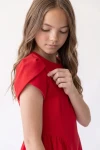 Kleid Rumi in Rot – Tulpenärmel und runder Ausschnitt – Detailaufnahme