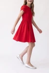 Kleid Rumi in Rot – schwingender Rock – Vorderansicht in Bewegung