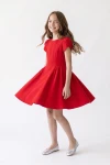 Kleid Rumi in Rot – ausgestellter Rock beim Drehen – Ganzkörperansicht von vorn