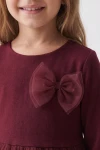 Tüllkleid Iga in Bordeaux – doppelte Tüllschleife auf dem Jersey – Nahaufnahme