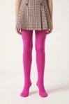 Strumpfhose in Fuchsia am Model – Vorderansicht im Stehen